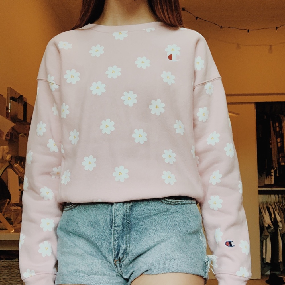 URBAN OUTFITTERS CHAMPION DAISY CREWNECK